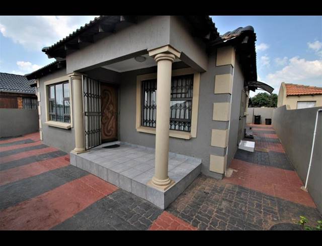 3 BEDROOM HOUSE FOR SALE IN DAWN PARK